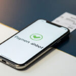 Layar ponsel menampilkan konfirmasi pembayaran tagihan pinjol